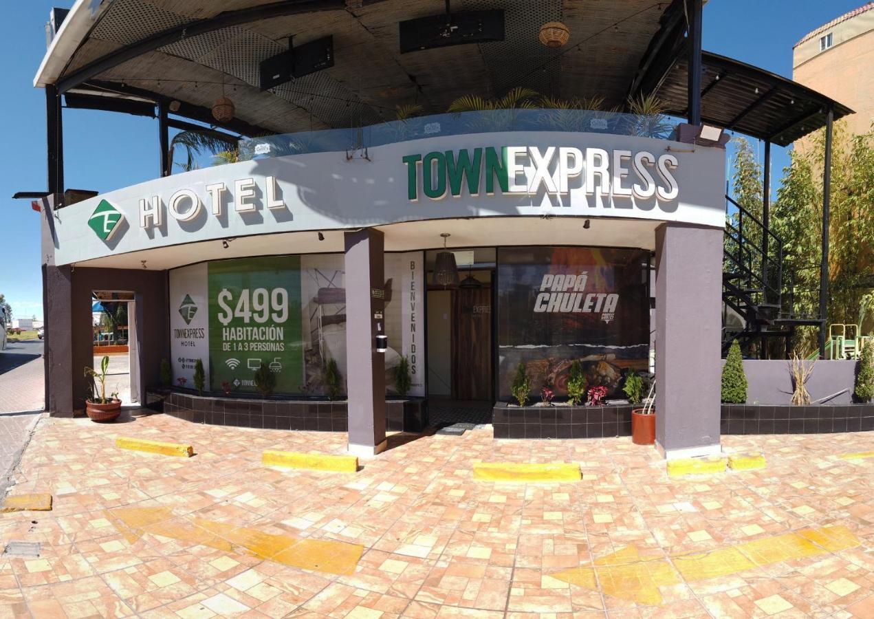 Hotel Town Express Дуранго Екстериор снимка