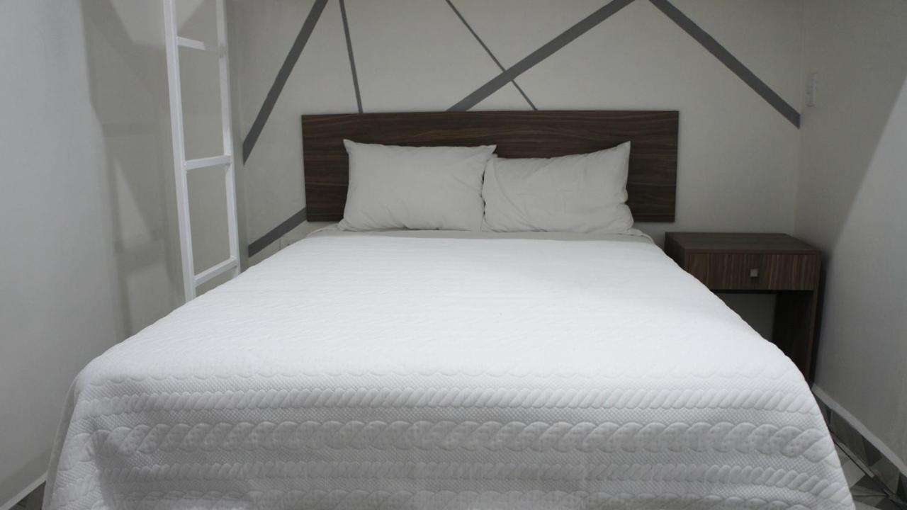 Hotel Town Express Дуранго Екстериор снимка