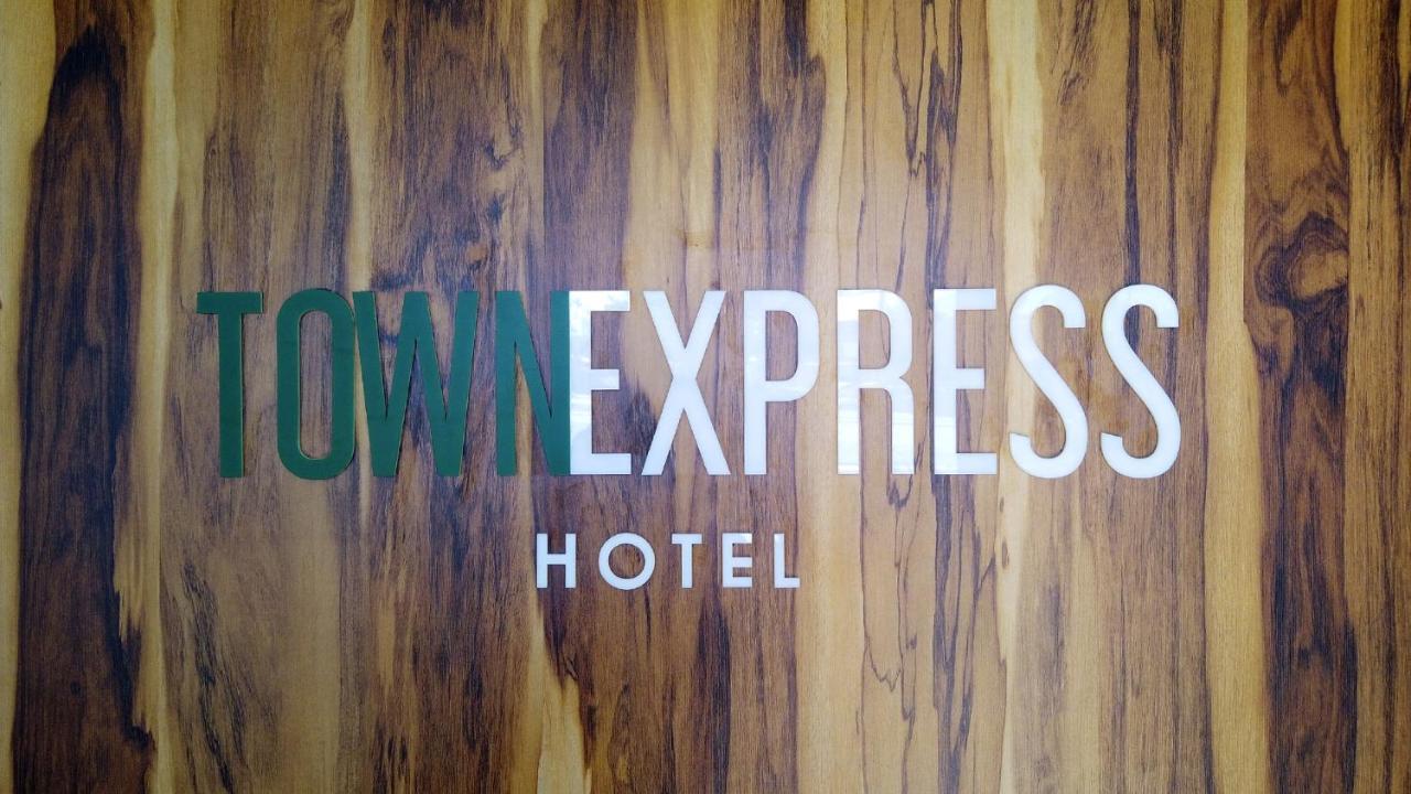 Hotel Town Express Дуранго Екстериор снимка
