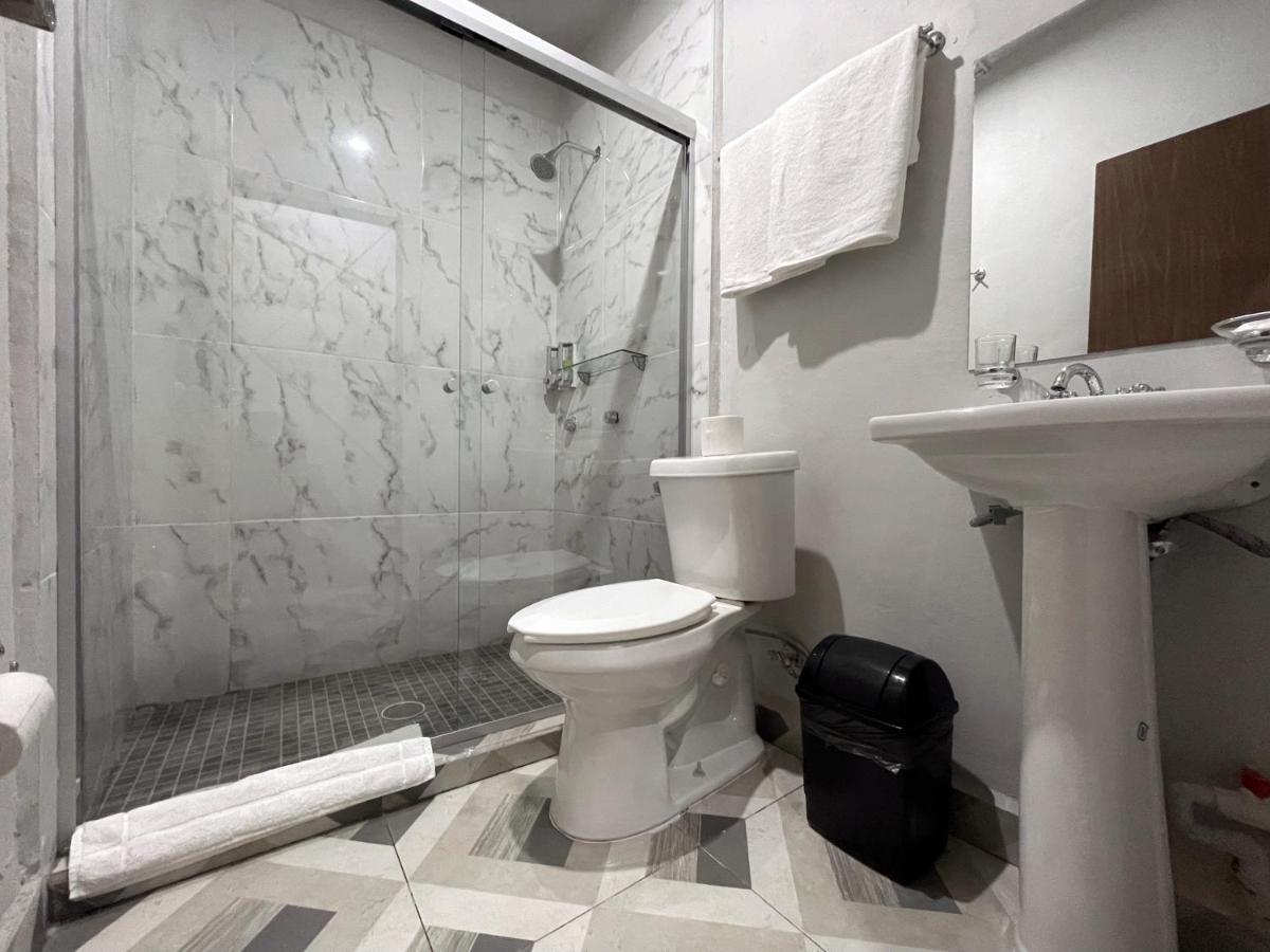 Hotel Town Express Дуранго Екстериор снимка